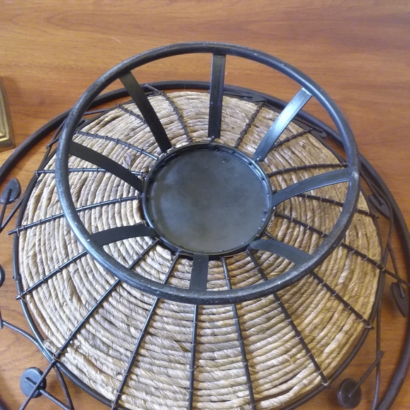 Brass candles holder and woven basket - Picture 7 of 10